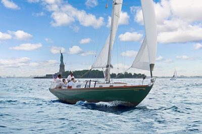 NY sailing yacht 14 - Statue